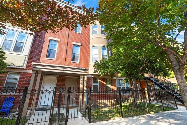 property at 720 W Evergreen Ave