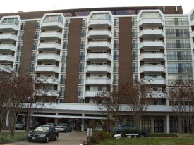 700 7th St SW, Unit 308 in Washington, DC - Building Photo