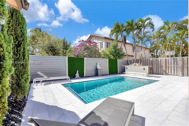 11222 NW 53rd Ln in Doral, FL - Building Photo