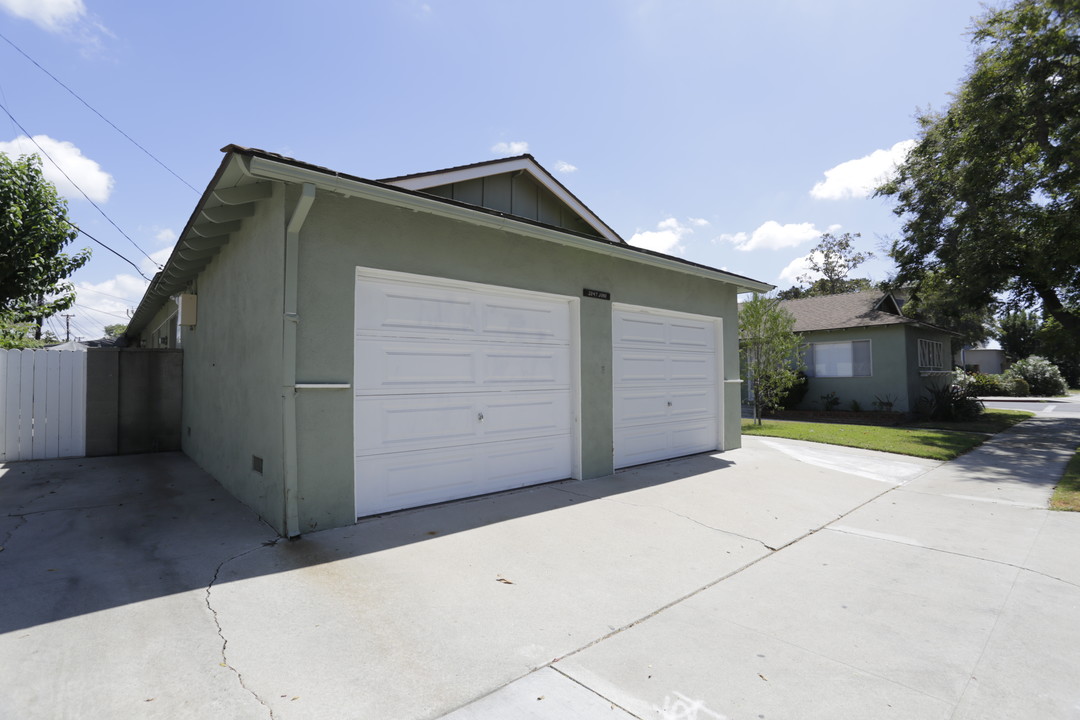 2047 W Juno Pl in Anaheim, CA - Building Photo