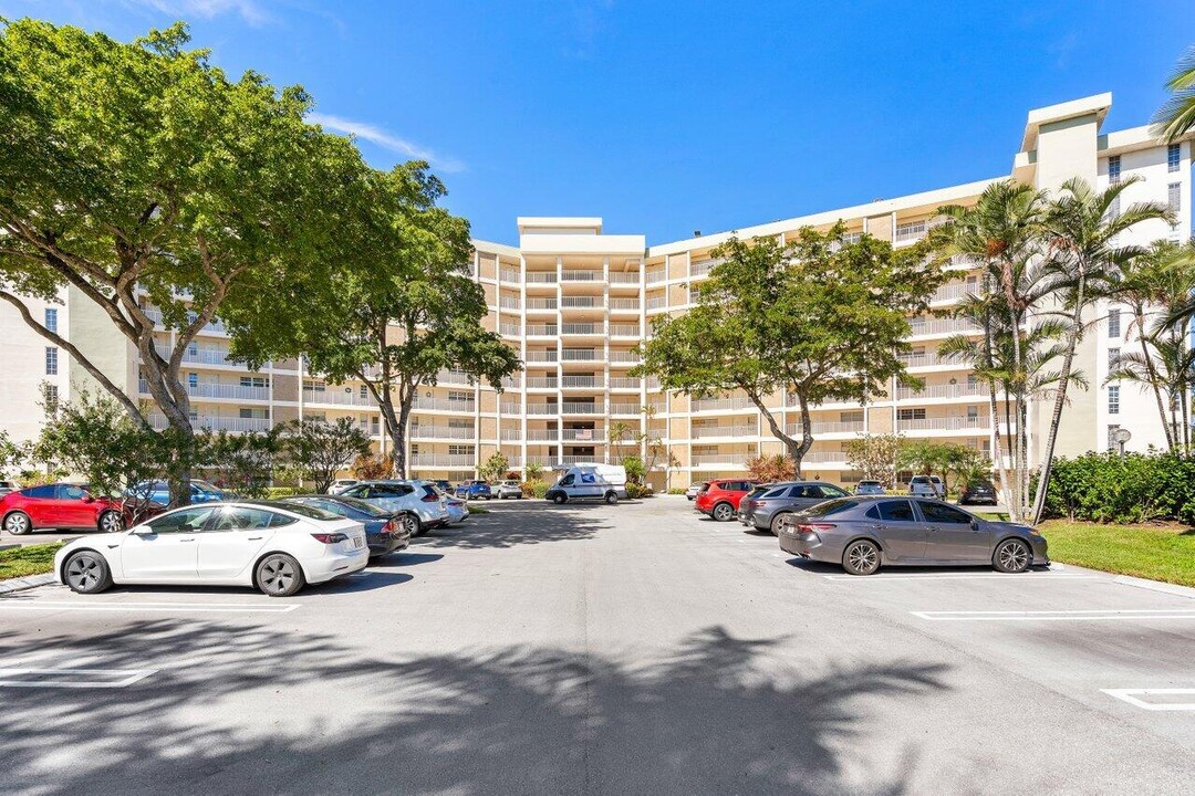 3090 N Course Dr in Pompano Beach, FL - Building Photo