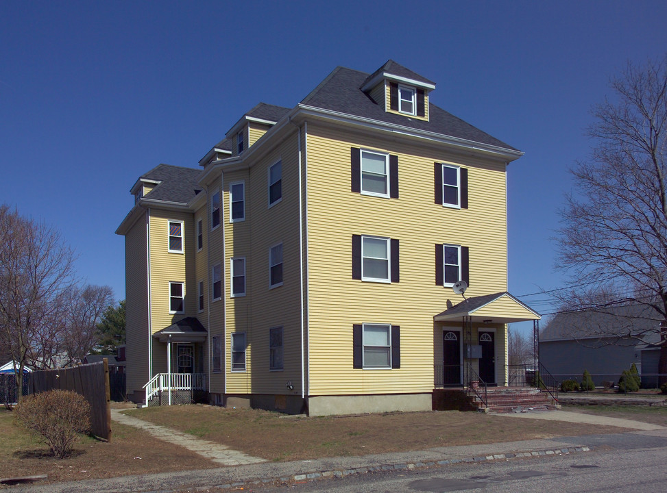 26 Monroe St in Taunton, MA - Building Photo