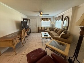 2015 15th Ln, Unit B in Vero Beach, FL - Foto de edificio - Building Photo