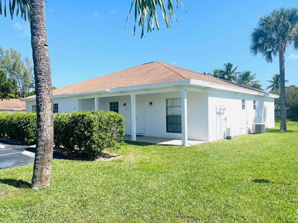 3788 Harwood St in West Palm Beach, FL - Building Photo