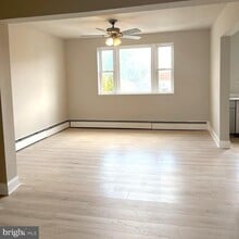 24-A-24 W High St in Glassboro, NJ - Building Photo - Building Photo
