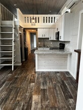 4 Lakefront Cir in Greer, SC - Foto de edificio - Building Photo