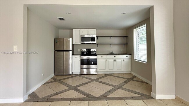 534 SW 6th Ct in Miami, FL - Building Photo - Building Photo