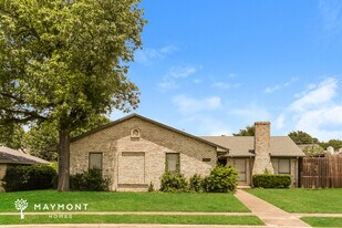 11317 McCree Rd in Dallas, TX - Building Photo