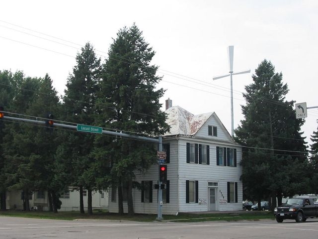 3705 W Locust St in Davenport, IA - Building Photo