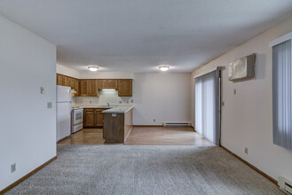 890 Pumphouse Rd, Unit 4 in Chippewa Falls, WI - Building Photo - Building Photo