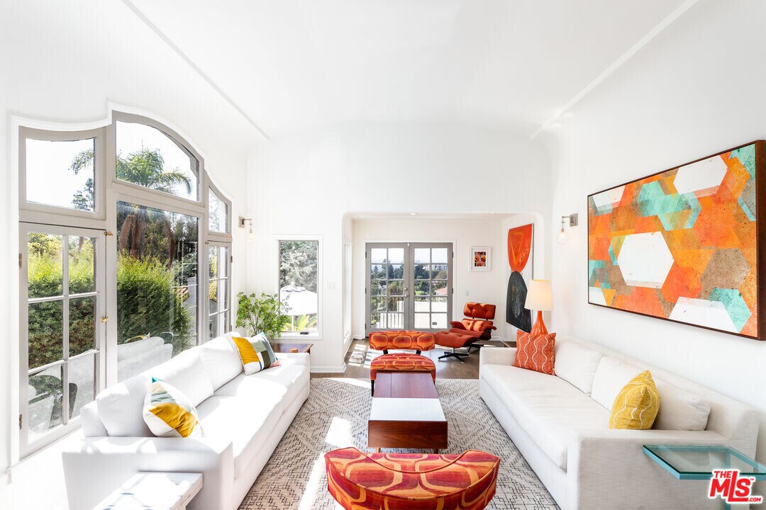 1761 N Orange Grove Ave in Los Angeles, CA - Building Photo