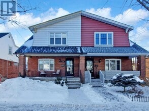 125 Aldwych Ave in Toronto, ON - Building Photo - Building Photo