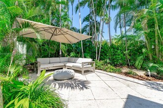 111 S Hibiscus Dr in Miami Beach, FL - Building Photo - Building Photo