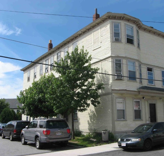 14-28 Dublin St in Lowell, MA - Foto de edificio - Building Photo