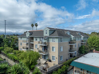 2330 University Ave in East Palo Alto, CA - Foto de edificio - Building Photo