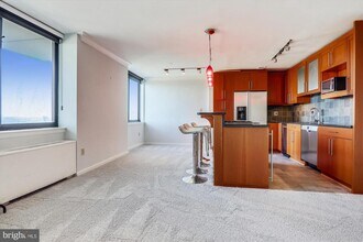4390 Lorcom Ln in Arlington, VA - Building Photo - Building Photo