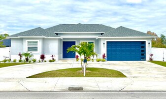 363 SW Becker Rd in Port St. Lucie, FL - Building Photo