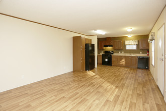 Kentwood Mobile Home Community in Grand Rapids, MI - Building Photo - Interior Photo