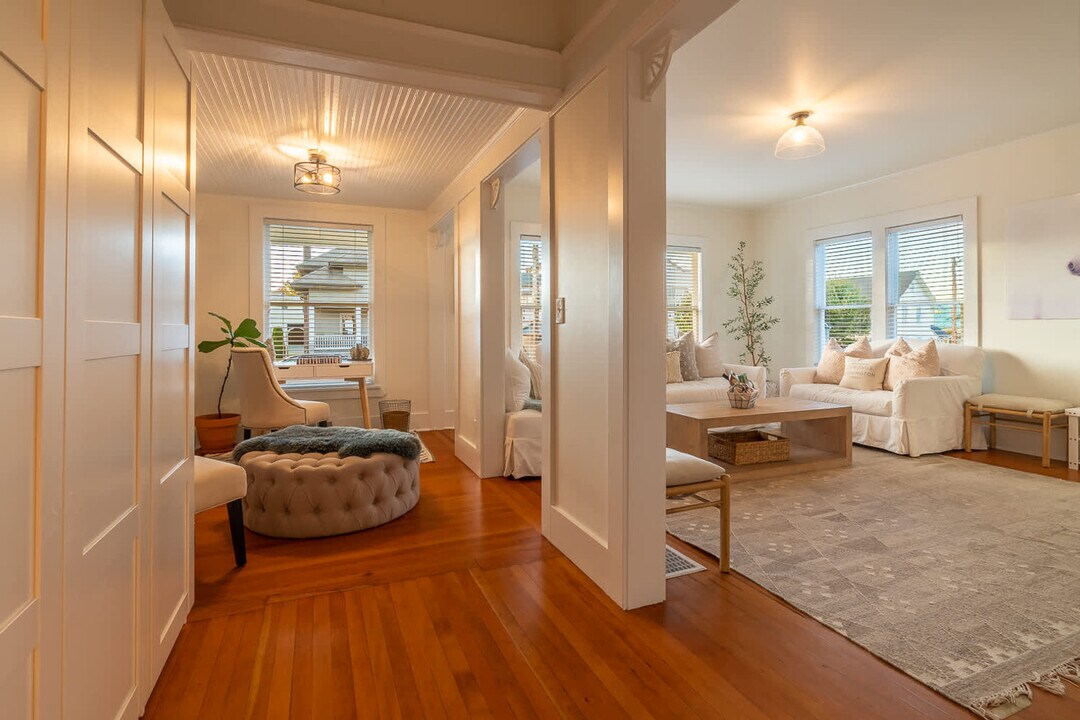 116 4th Ave N in Edmonds, WA - Building Photo