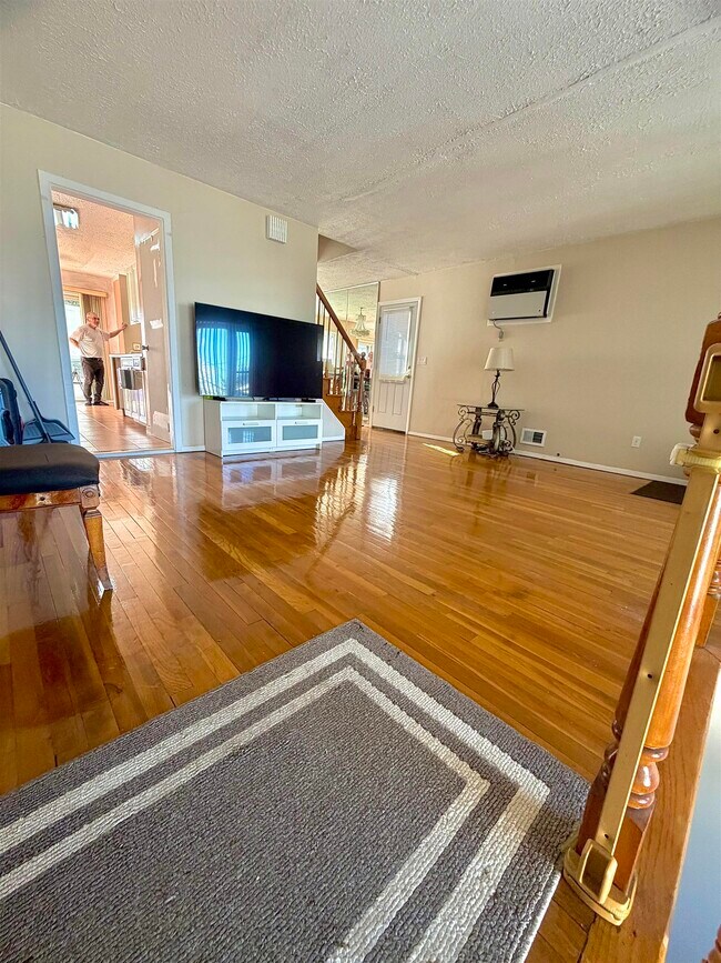 3515 Charles Ct in North Bergen, NJ - Building Photo - Building Photo