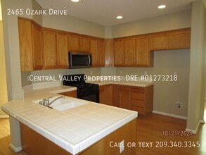 2465 Ozark Dr in Tracy, CA - Building Photo - Building Photo