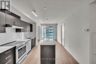 8960 Jane St in Vaughan, ON - Building Photo - Building Photo