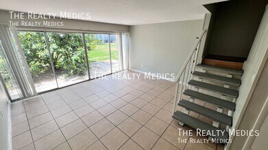 1010 N Fiske Blvd in Cocoa, FL - Building Photo - Building Photo