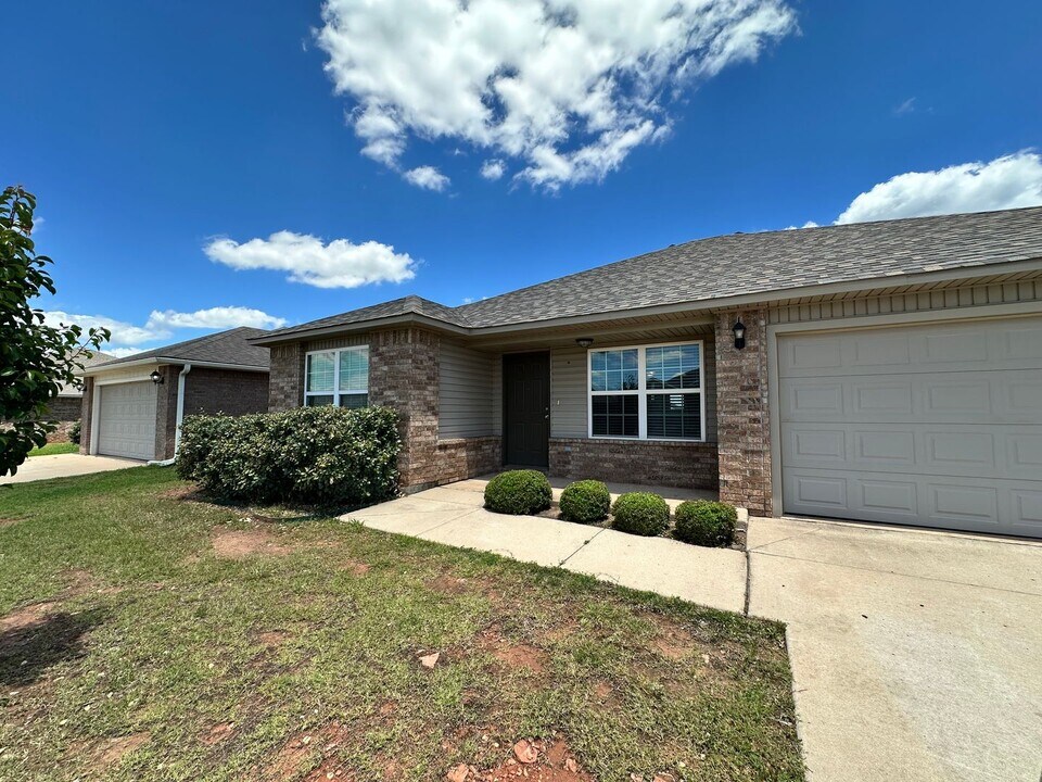 9628 Eli Dr in Moore, OK - Building Photo