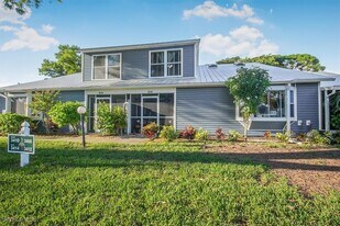 3408 Timberwood Cir in Naples, FL - Building Photo