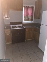 728 W Maple Ave in Merchantville, NJ - Building Photo