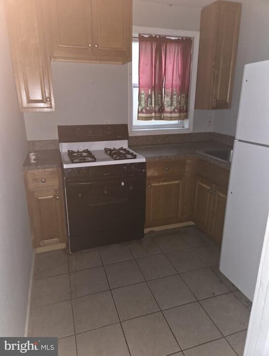 728 W Maple Ave in Merchantville, NJ - Building Photo