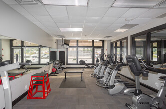 The Continental Towers at Vermont Place in Indianapolis, IN - Foto de edificio - Interior Photo