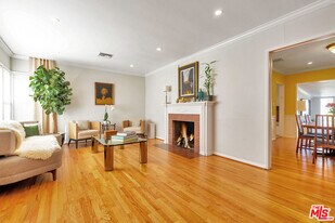 6283 Commodore Sloat Dr in Los Angeles, CA - Building Photo