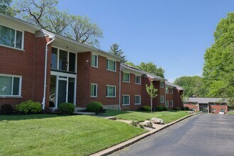 Cincinnati Premier Living* in Cincinnati, OH - Building Photo - Building Photo