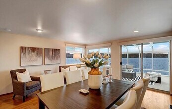 10358 Riviera Pl NE in Seattle, WA - Building Photo - Building Photo