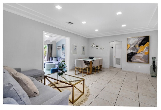 425 NE 105th St in Miami Shores, FL - Building Photo - Building Photo