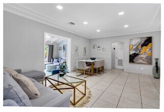 425 NE 105th St, Unit SI ID1439294P in Miami Shores, FL - Foto de edificio - Building Photo