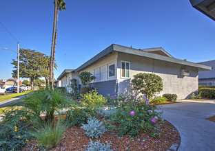 Broadway Royale Apartments in Anaheim, CA - Building Photo - Building Photo