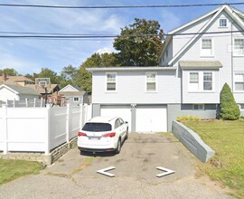 105 Bickford Rd, Unit #1 in Braintree, MA - Building Photo - Building Photo