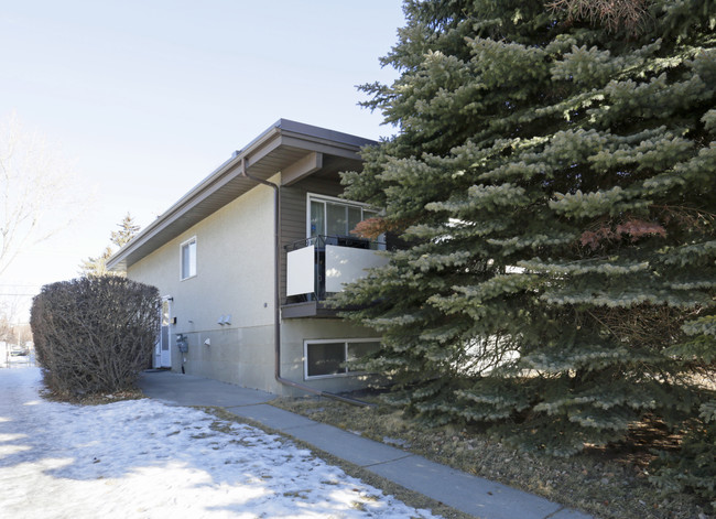 4240 40th Ave NW in Calgary, AB - Building Photo - Building Photo