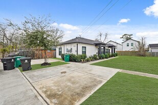 4802 Cruse Rd in Houston, TX - Building Photo