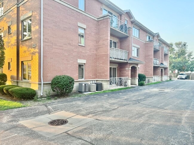 property at 5965 N Northwest Hwy