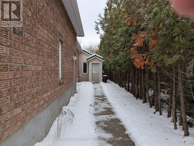 2806 Quinn Rd in Ottawa, ON - Building Photo - Building Photo