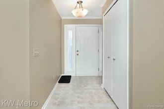 516 Newburne Pointe in Bloomfield Hills, MI - Building Photo - Building Photo