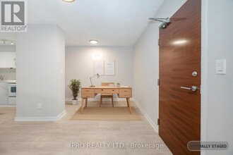 10-510 Capreol Ct in Toronto, ON - Building Photo - Building Photo