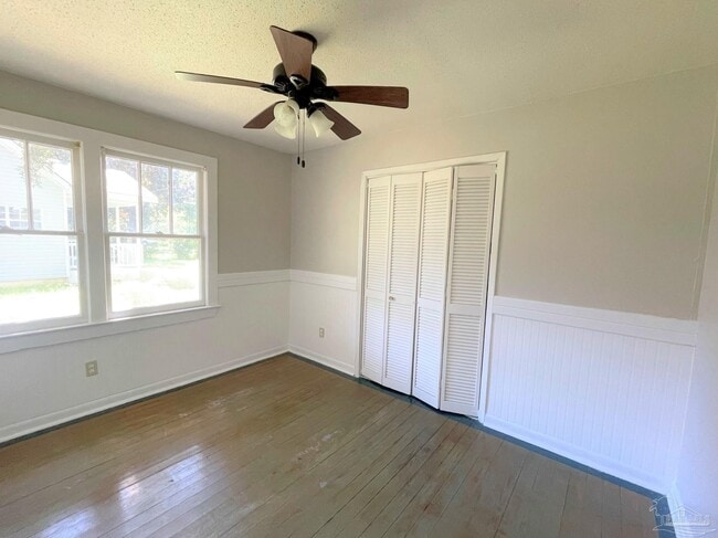 111 Cavalier Dr in Pensacola, FL - Building Photo - Building Photo
