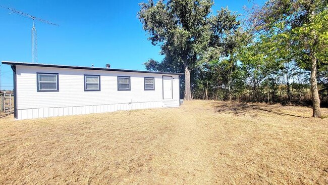 1901 W Jack Finney Blvd in Greenville, TX - Foto de edificio - Building Photo