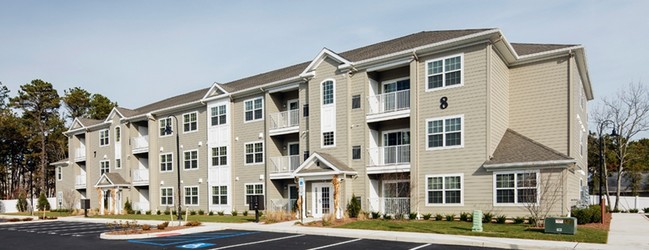 Laurel Oaks in Barnegat, NJ - Building Photo - Building Photo