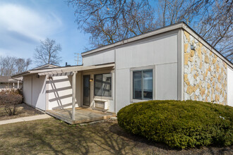 Laurel Bay in Ypsilanti, MI - Building Photo - Building Photo