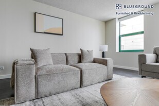 77 W Huron St, Unit SI FL20-ID1379 in Chicago, IL - Building Photo